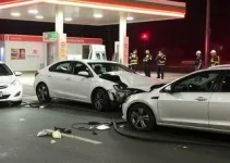 batida de carro em posto de combustível